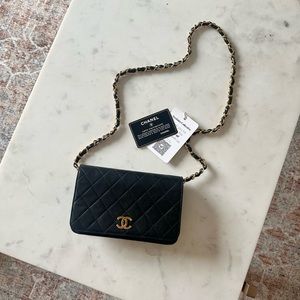Vintage authentic Chanel shoulder bag